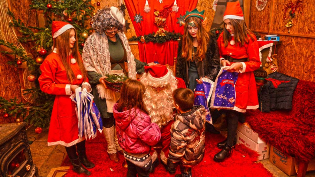 Έναρξη Χριστουγεννιάτικων εκδηλώσεων στο Αιγίνιο "Στην Αυλή του Αϊ Βασίλη"