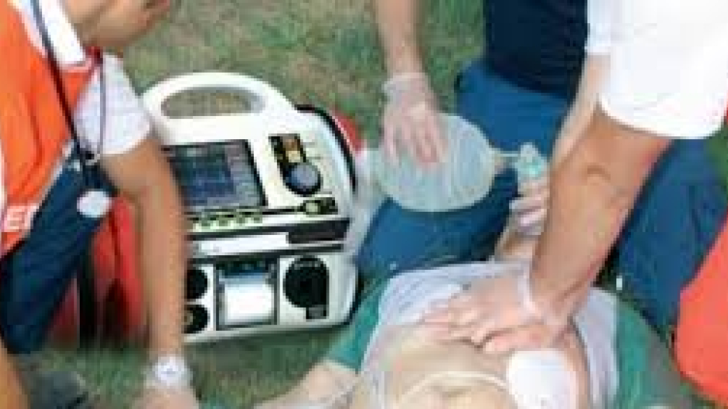 Εκπαίδευση εθελοντών για την χρήση απινιδωτή εξωτερικού χώρου