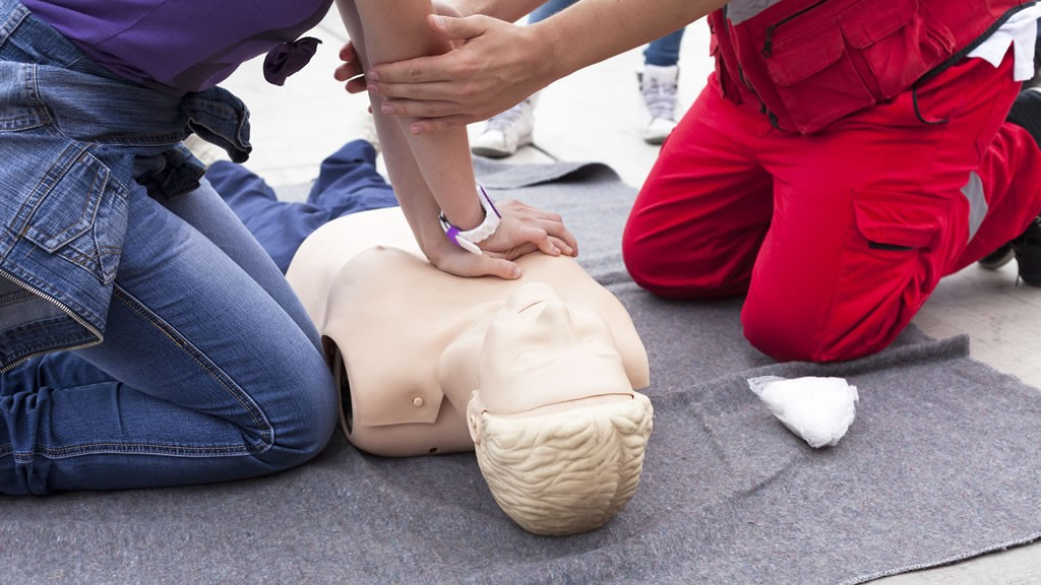 Εκπαίδευση πρώτων βοηθειών από τη Διασωστική Ομάδα Πιερίας στο Κέντρο Κοινότητας