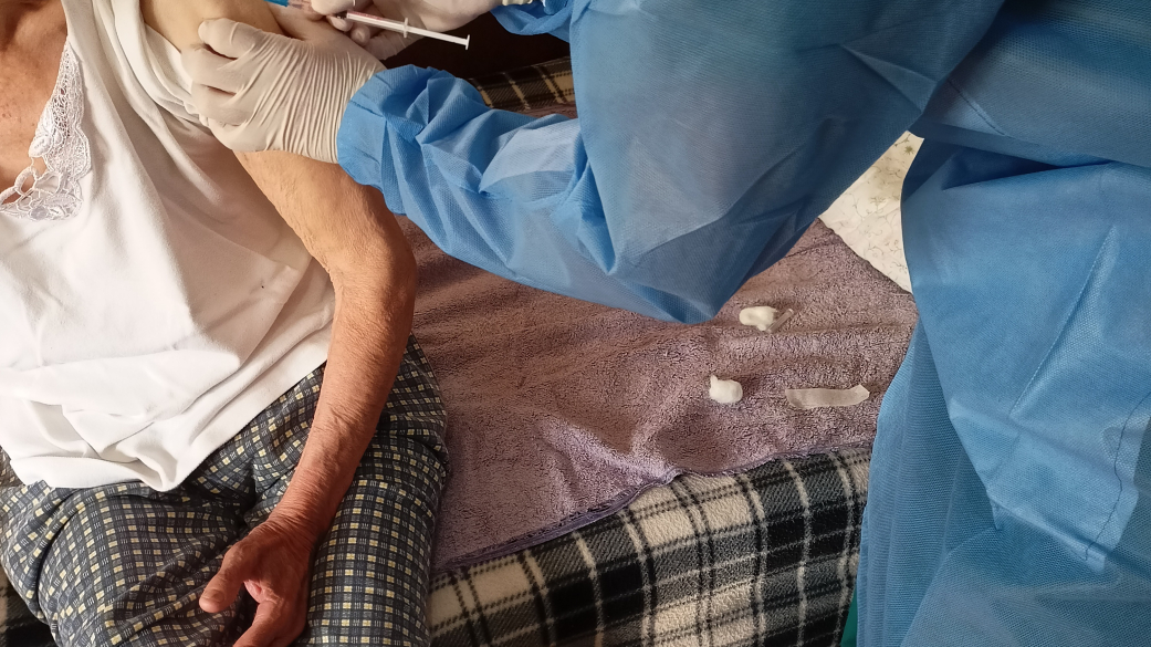 Συνεχίζονται οι κατ΄ οίκον εμβολιασμοί