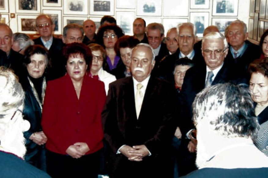 Οι παριστάμενοι στο εσωτερικό του χώρου